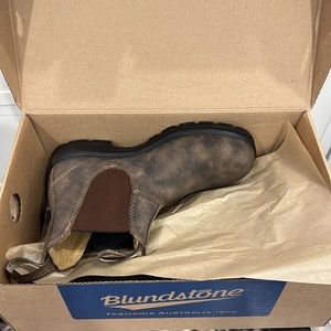 ⭐️NEW IN BOX Blundstone Classic 585 Rustic Brown